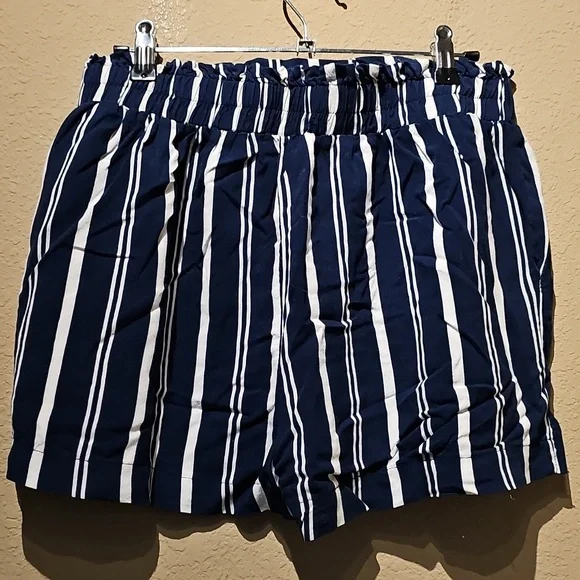 Ambiance Apparel Navy and White Striped High Waist Shorts Women's Size Large - Picture 3 of 4